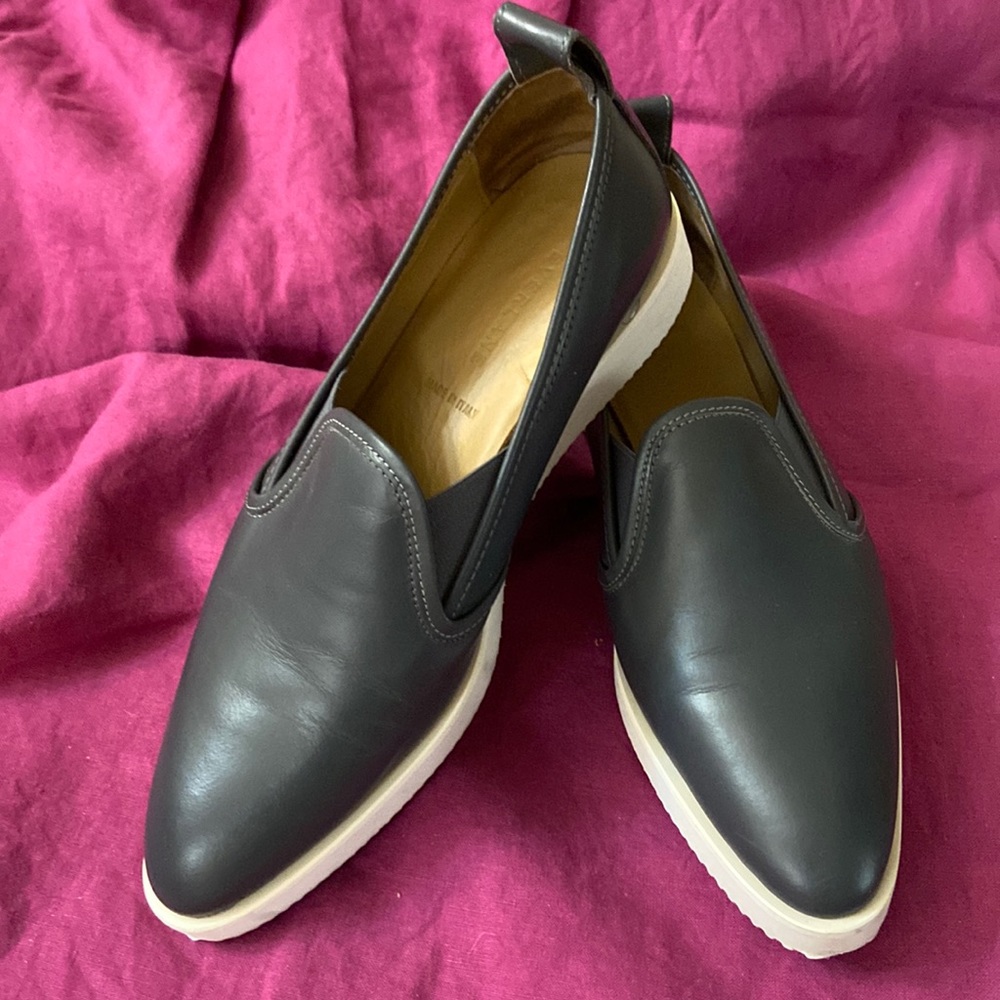 Everlane Italian leather slip-ons in dark gray, size 9